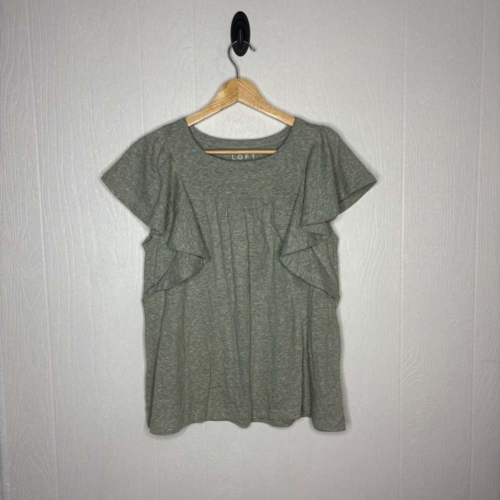 NWT Loft grey ruffle sleeve top size medium